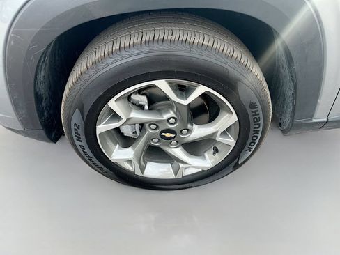 Used 2024 Chevrolet Trax RS FWD image 30