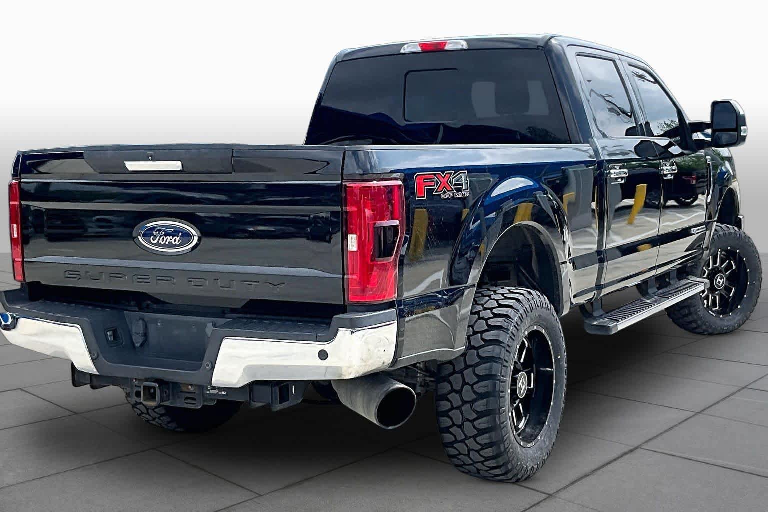 Used 2017 Ford F250 XLT w/ XLT Premium Package AWD/4WD image 13