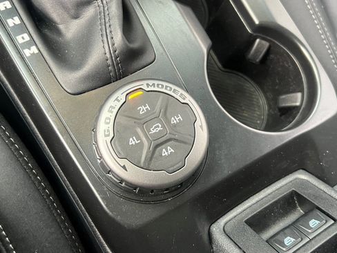 Used 2025 Ford Bronco Badlands image 21