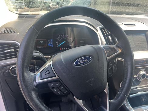 Used 2017 Ford Edge Titanium w/ Equipment Group 301A AWD/4WD image 11