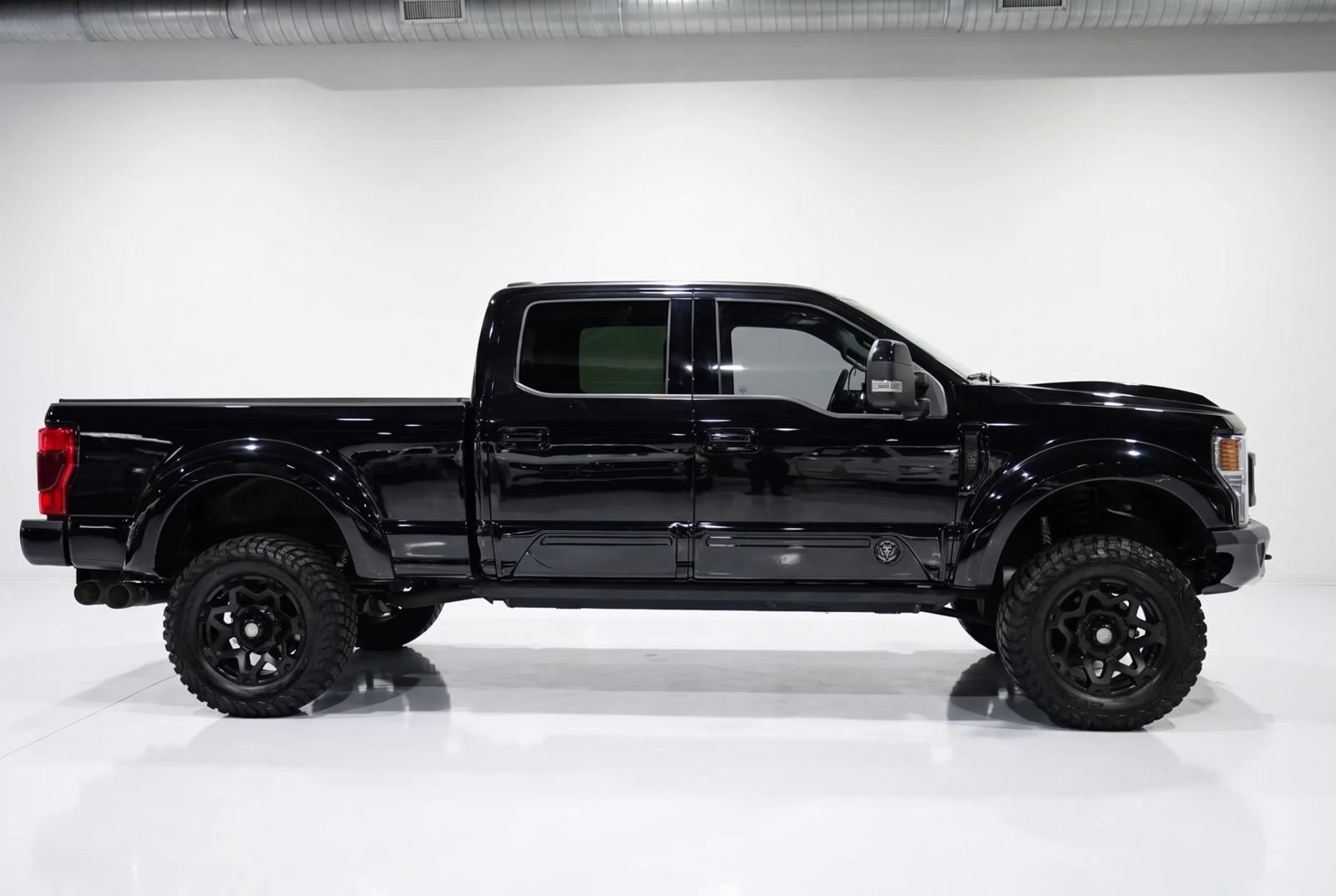 Used 2020 Ford F250 Lariat w/ Lariat Ultimate Package AWD/4WD image 3