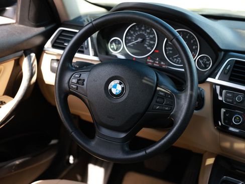Used 2017 BMW 320i xDrive Sedan AWD/4WD image 28