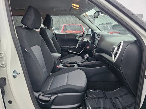 Used 2022 Kia Soul LX w/ Technology Package image 9