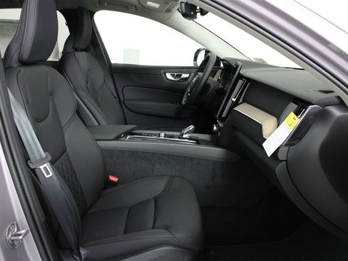 New 2026 Volvo XC60 B5 Core image 10