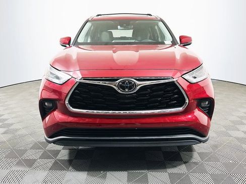 Used 2023 Toyota Highlander Limited image 3