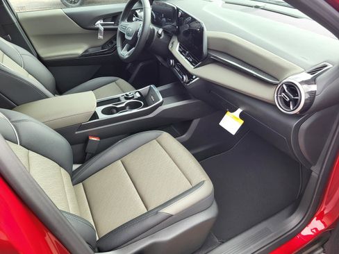 New 2026 Chevrolet Equinox LT FWD image 9