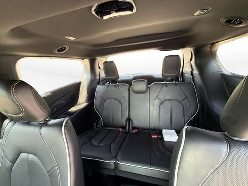 New 2026 Chrysler Pacifica Limited w/ Uconnect Theater Family Group FWD image 27