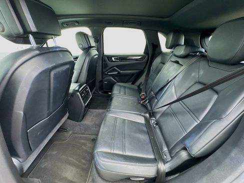 Used 2019 Porsche Cayenne AWD/4WD image 16