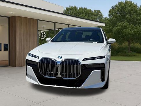 Used 2023 BMW i7 xDrive60 AWD/4WD image 3