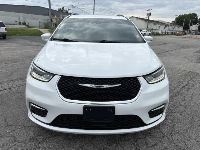 Used 2021 Chrysler Pacifica Touring-L FWD image 2