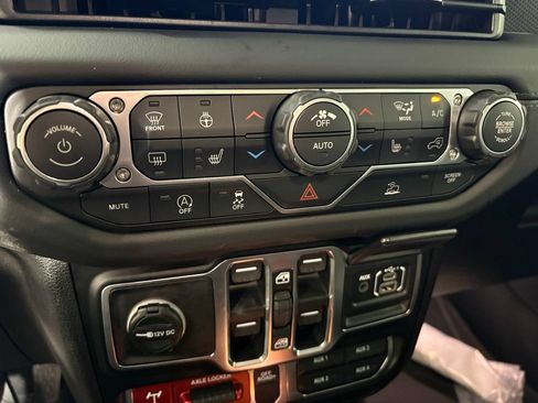New 2026 Jeep Gladiator Mojave AWD/4WD image 32