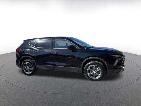 Used 2025 Chevrolet Blazer LT image 2