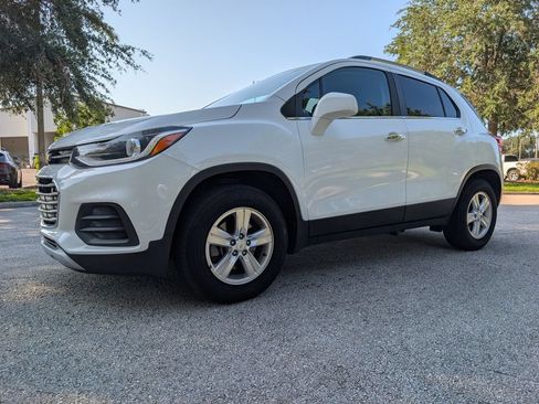 Used 2018 Chevrolet Trax LT w/ LT Convenience Package AWD/4WD image 3
