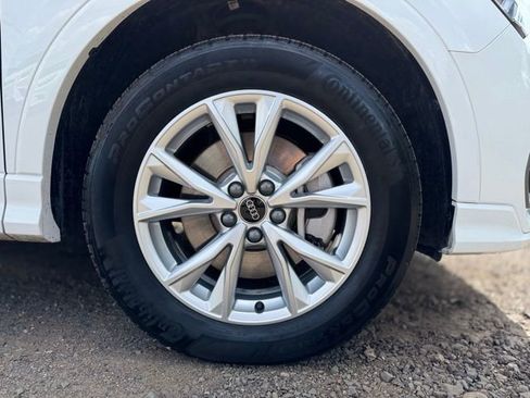 Certified 2025 Audi Q3 2.0T Premium image 9