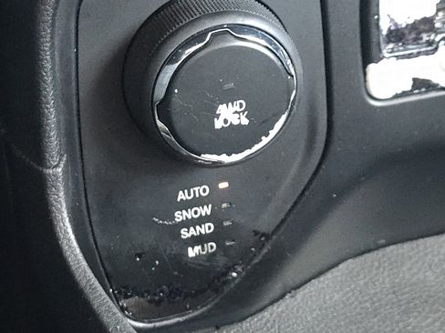 Used 2017 Jeep Renegade Latitude image 7