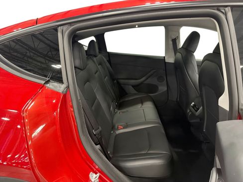 Certified 2023 Tesla Model Y AWD image 11