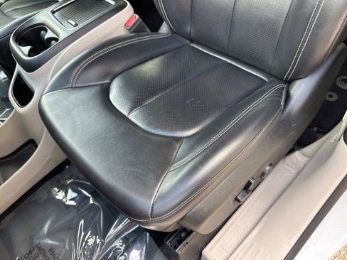 Certified 2023 Chrysler Pacifica Touring-L FWD image 19