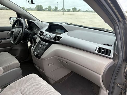 Used 2011 Honda Odyssey LX image 14
