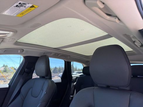 Used 2025 Volvo XC60 B5 Plus w/ Climate Package AWD/4WD image 17