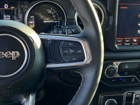 Used 2023 Jeep Wrangler Unlimited Sahara image 14