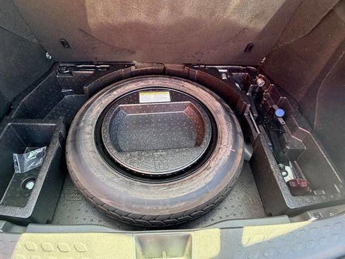 Used 2020 Toyota C-HR XLE image 10