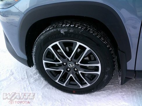 Certified 2026 Toyota Corolla Cross XLE image 9