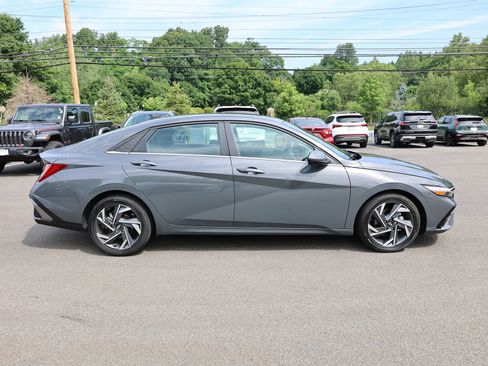Certified 2025 Hyundai Elantra SEL FWD image 8