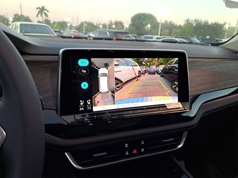 New 2025 Volkswagen Atlas SEL Premium R-Line image 11