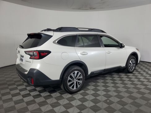 Used 2020 Subaru Outback Premium image 4