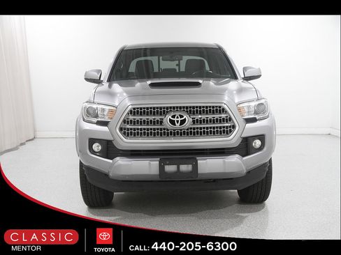 Used 2016 Toyota Tacoma TRD Sport w/ Towing Package AWD/4WD image 2