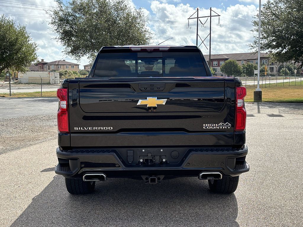 Used 2024 Chevrolet Silverado 1500 High Country w/ High Country Premium Package AWD/4WD image 5