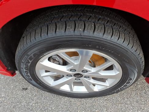 Used 2024 Audi Q3 2.0T Premium w/ Convenience Package image 9