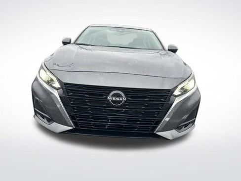 Used 2024 Nissan Altima 2.5 SV w/ SV Premium Package image 11