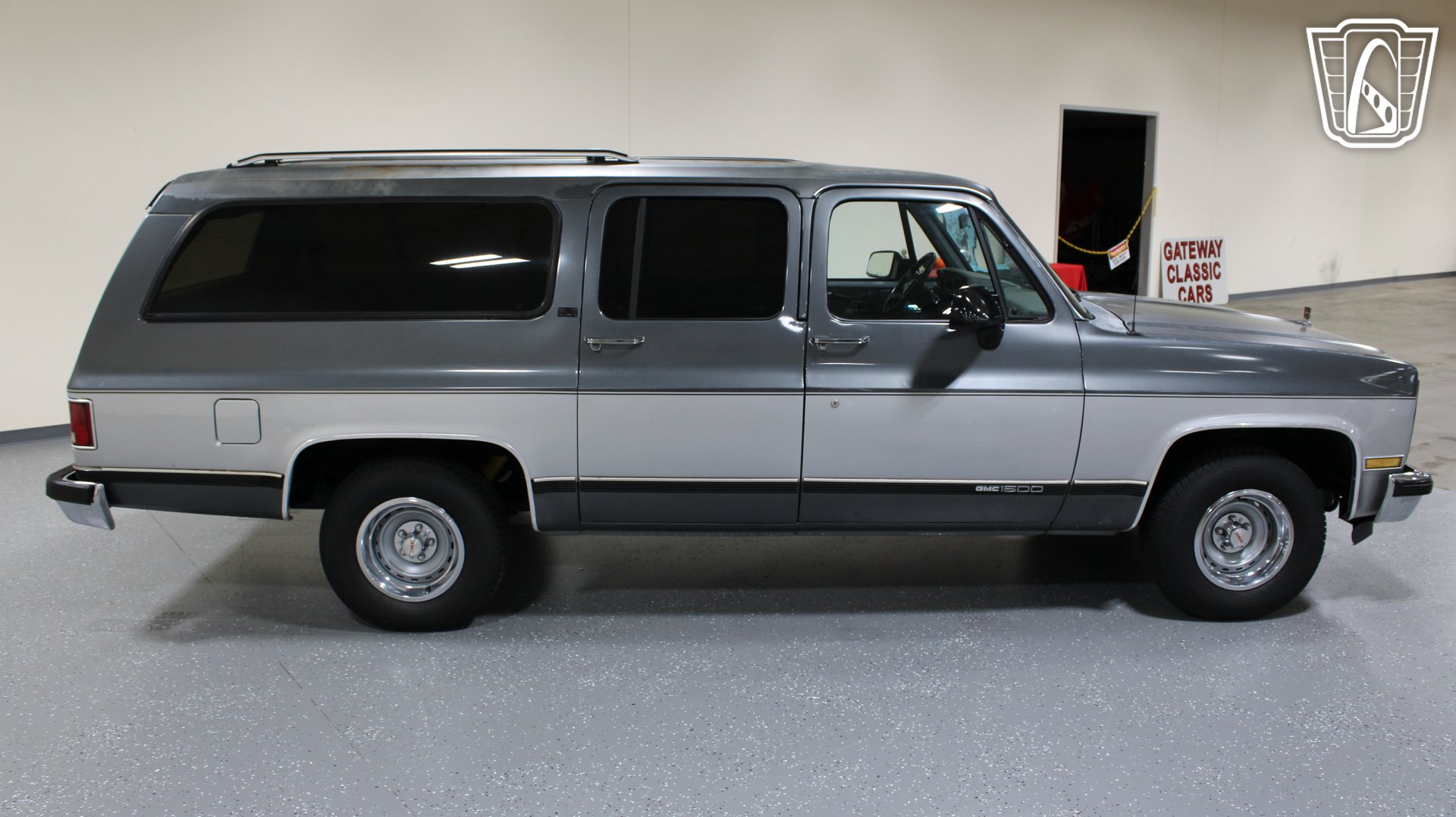 Used 1990 GMC Suburban 2WD image 6