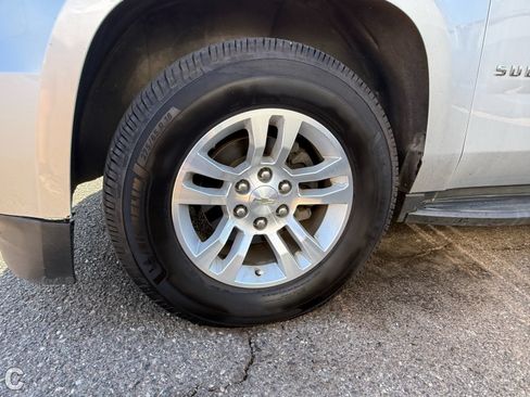 Used 2020 Chevrolet Suburban LT RWD image 6
