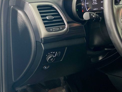Used 2022 Jeep Grand Cherokee Laredo X AWD/4WD image 9