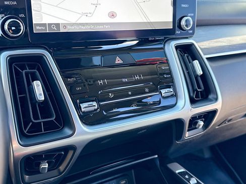 Used 2023 Kia Sorento S w/ Panoramic Sunroof Package image 12