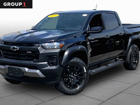 Used 2023 Chevrolet Colorado Trail Boss w/ Technology Package AWD/4WD image 1