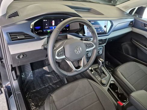 Used 2022 Volkswagen Taos SE w/ Panoramic Sunroof Package FWD image 11