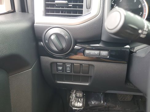 Used 2021 Nissan Titan SV w/ SV Convenience Package image 21