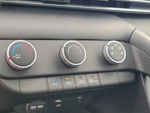 New 2026 Hyundai Elantra SE image 13