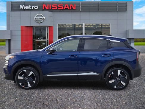 New 2026 Nissan Kicks SR FWD image 3