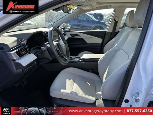 Used 2025 Toyota Camry XLE image 16