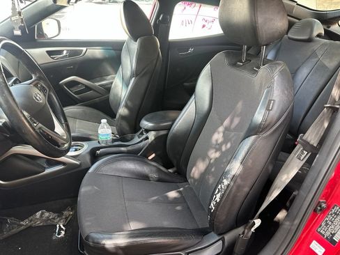 Used 2016 Hyundai Veloster w/ Option Group 02 FWD image 10