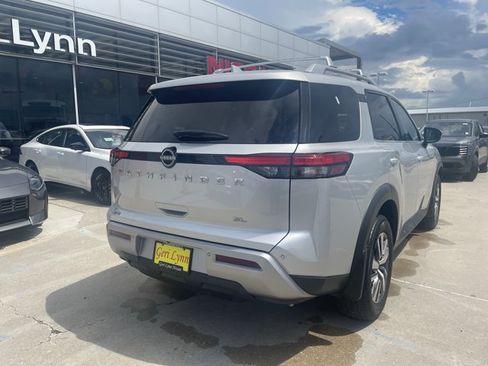 Certified 2022 Nissan Pathfinder SL FWD image 1