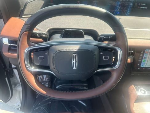 Used 2025 Lincoln Navigator Reserve AWD/4WD image 17