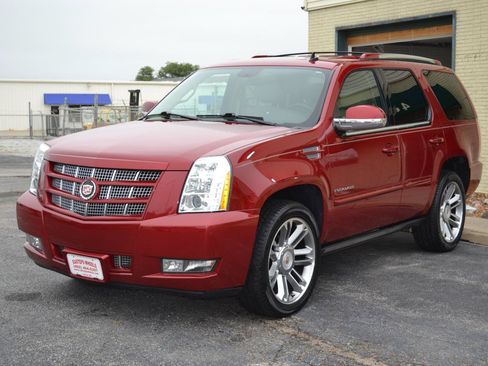 Used 2014 Cadillac Escalade Premium AWD/4WD image 3