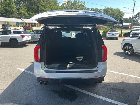 Used 2022 GMC Yukon XL Denali RWD image 4