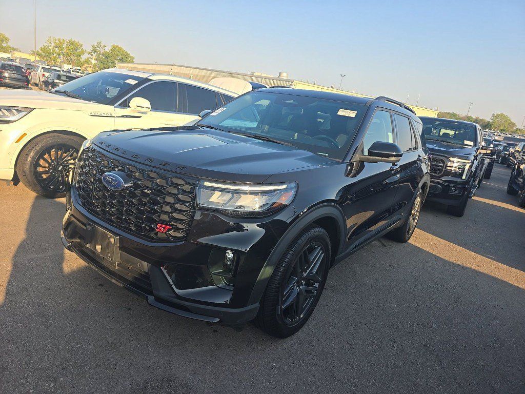 Used 2025 Ford Explorer ST AWD/4WD image 1