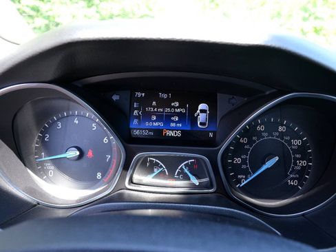 Used 2018 Ford Focus SE w/ SE Appearance Package FWD image 14